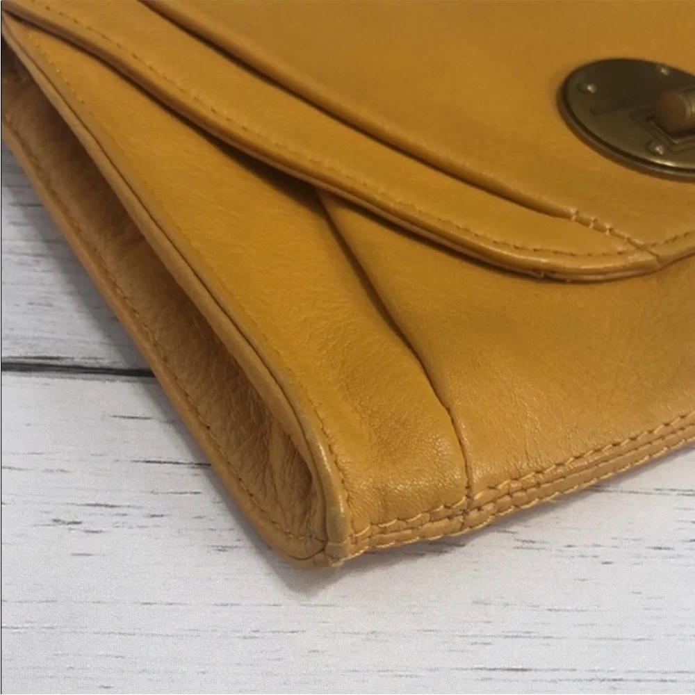 Elliott Lucca Clutch